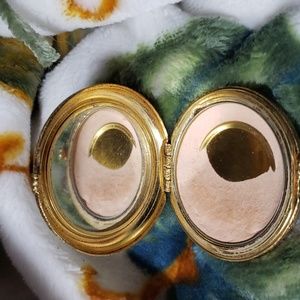 VTG powder compact with mirror